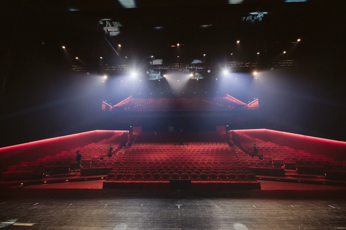 Tyhjä teatteri.