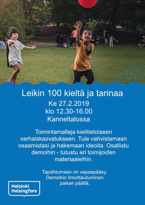 poika leikkimässä pallolla.