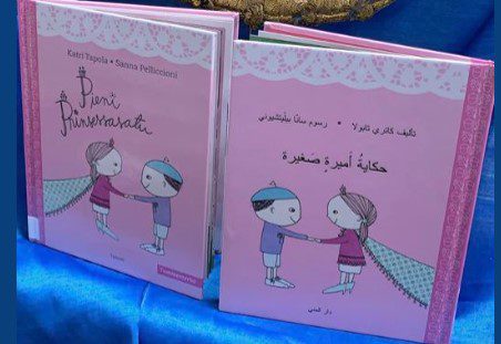 Katri Tapolan Pieni Prinsessasatu suomen ja arabiankielisten kirjojen kannet.